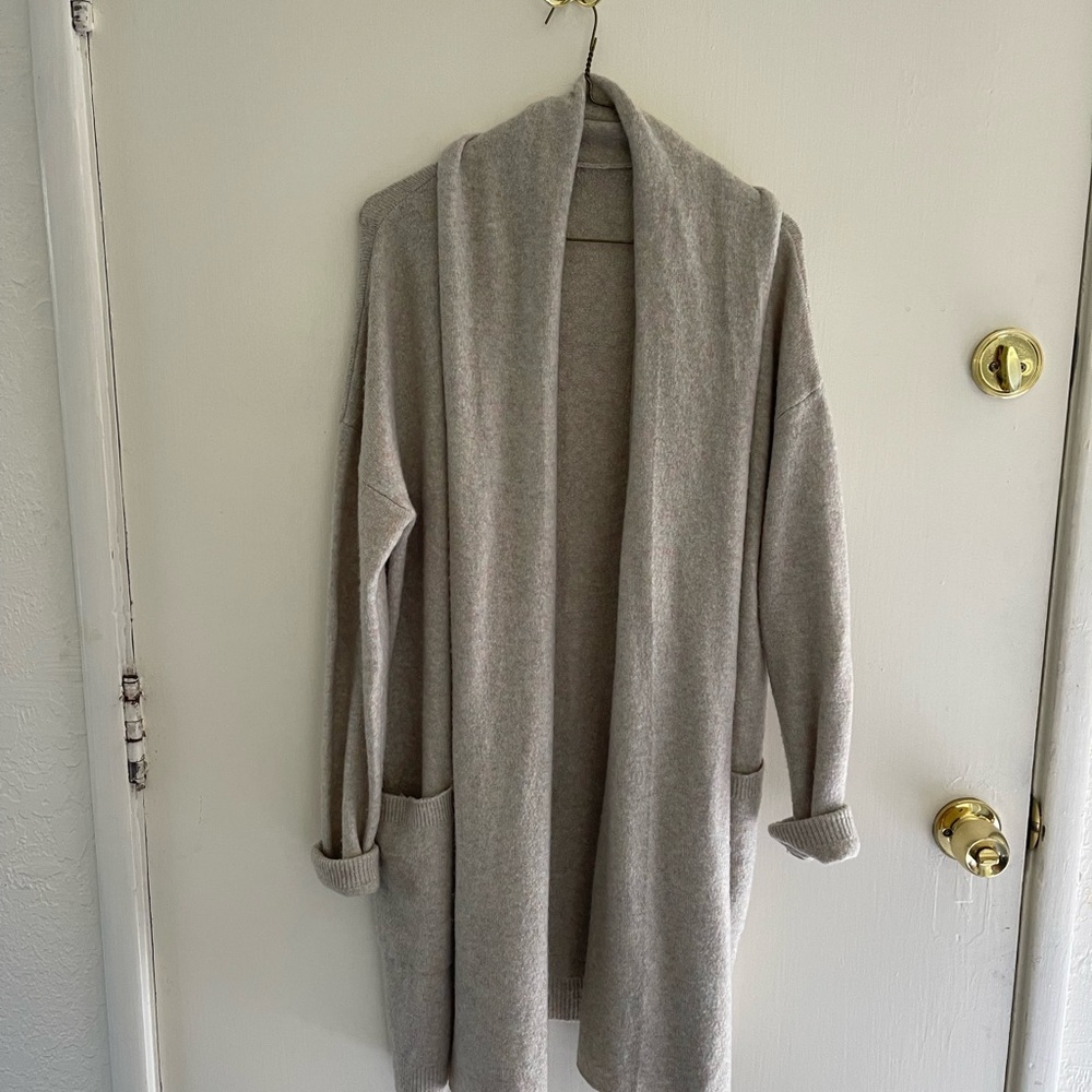 Beautiful HINGE SIZE SMALL CARDIGAN!